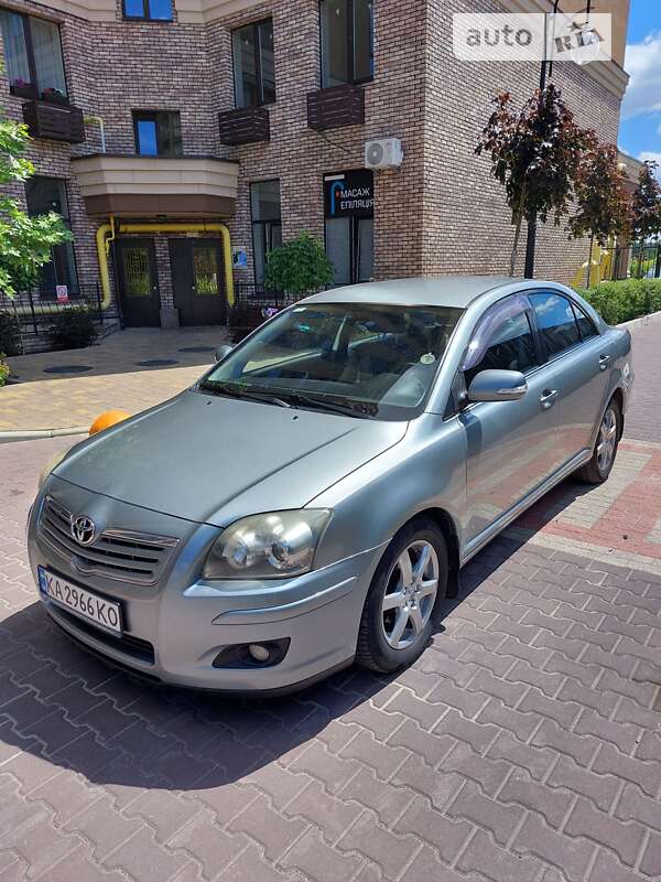 2008 toyota avensis