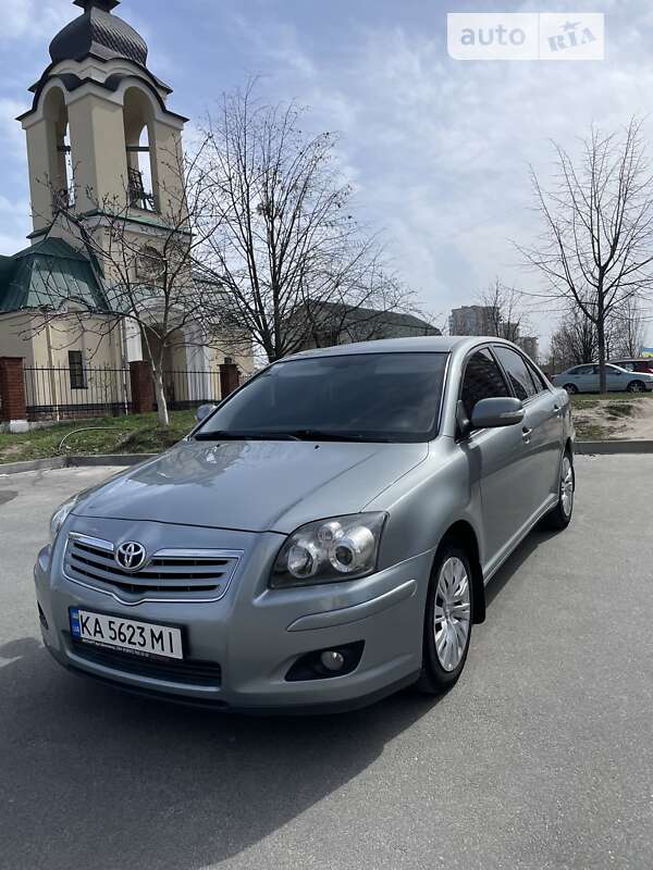 2008 toyota avensis