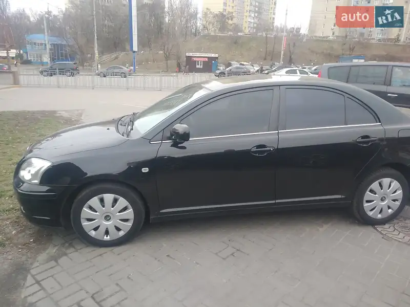 2003 toyota avensis