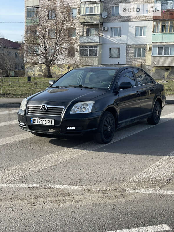 2003 toyota avensis