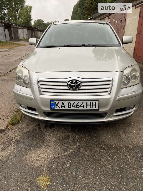 2003 toyota avensis