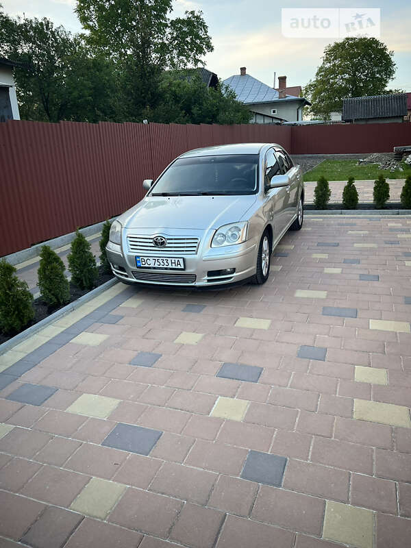 2003 toyota avensis