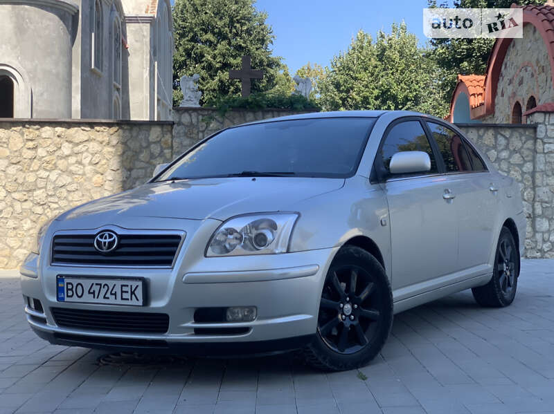 2004 toyota avensis