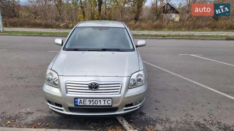 2005 toyota avensis