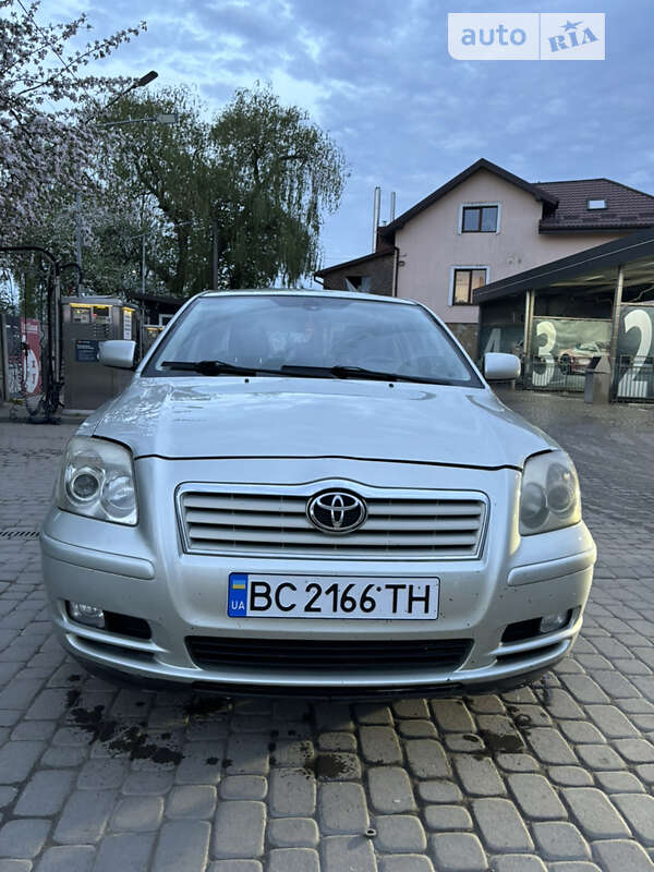 2005 toyota avensis