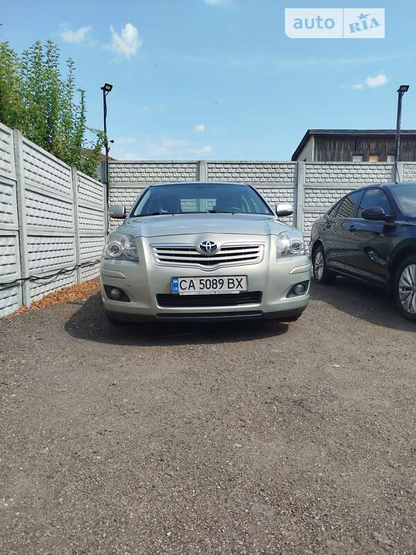 2008 toyota avensis
