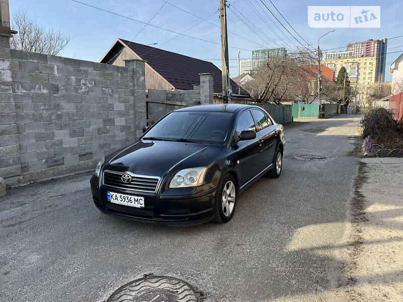 2004 toyota avensis