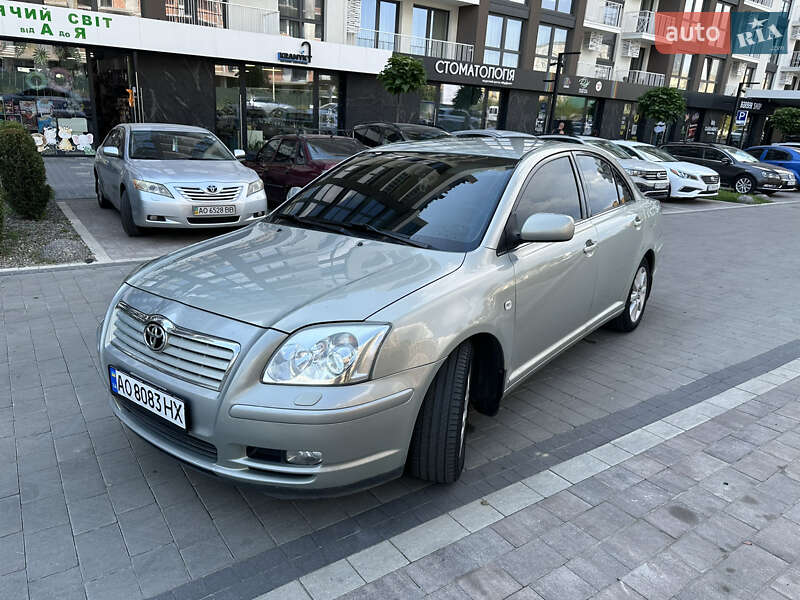 2005 toyota avensis