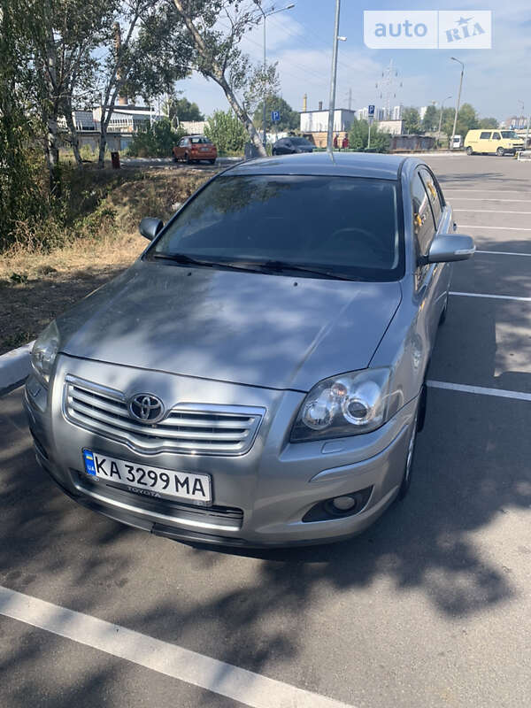 2008 toyota avensis