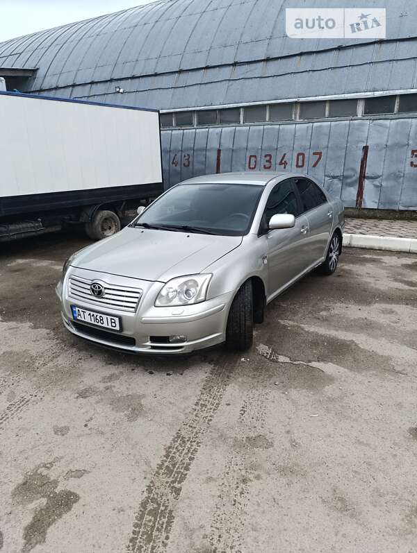 2003 toyota avensis