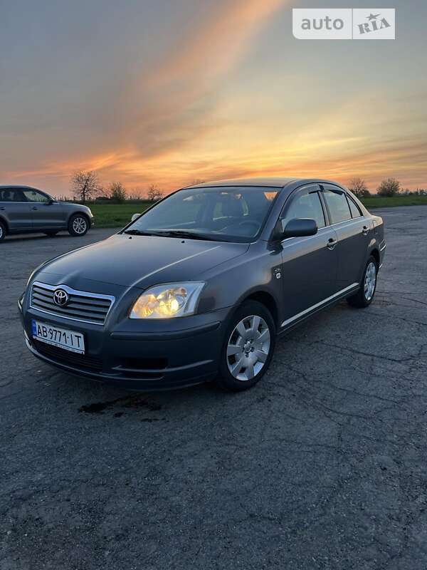 2004 toyota avensis
