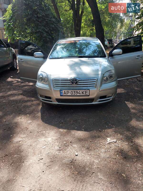 2003 toyota avensis