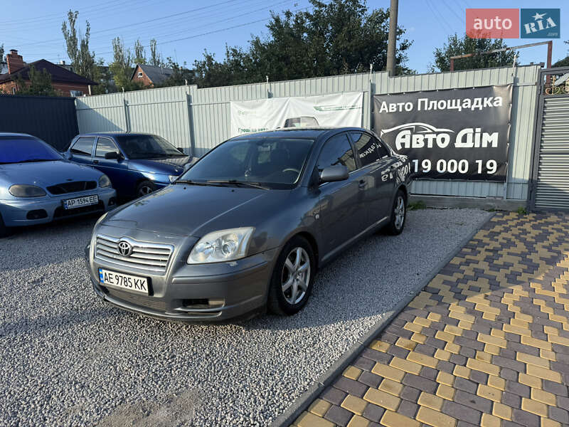 2003 toyota avensis