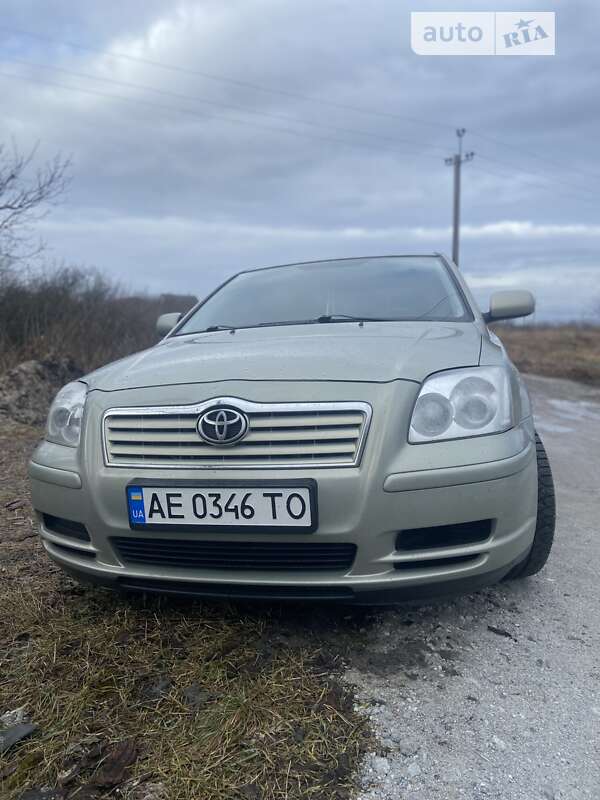2003 toyota avensis