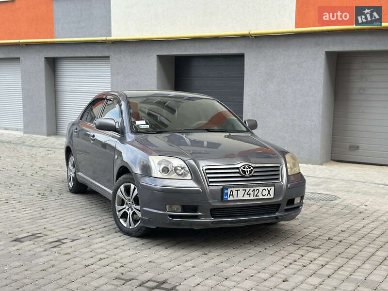 2004 toyota avensis