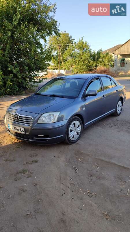 2005 toyota avensis
