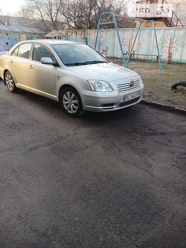 2003 toyota avensis