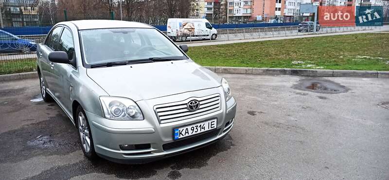 2004 toyota avensis