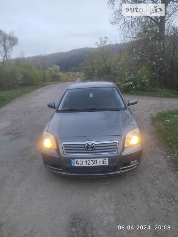 2003 toyota avensis