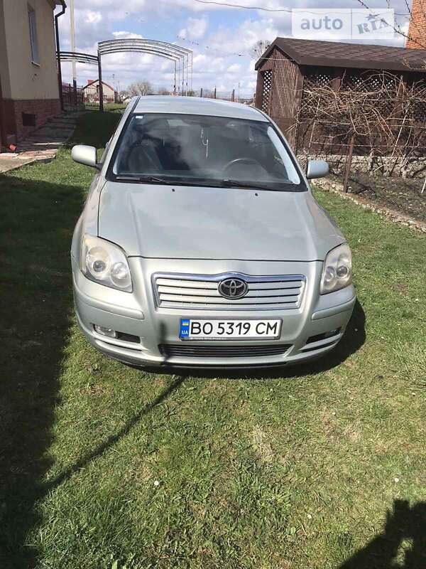 2004 toyota avensis