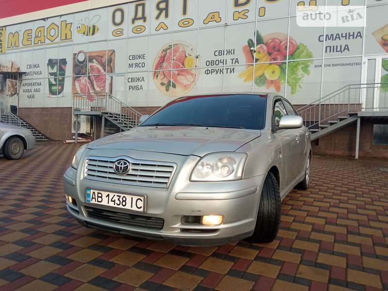 2003 toyota avensis