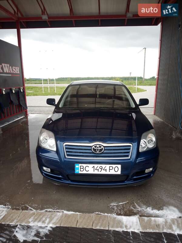 2003 toyota avensis