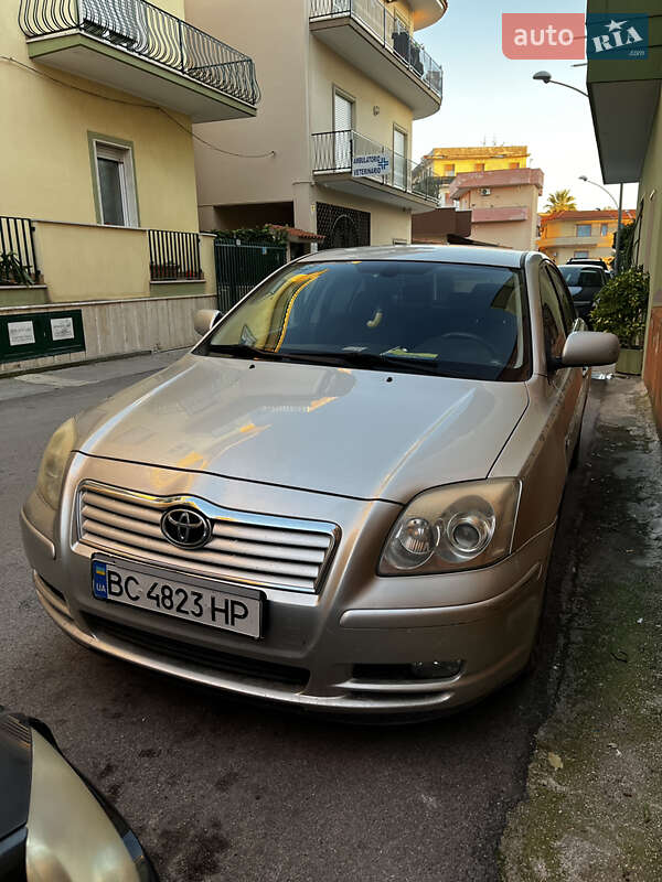 2003 toyota avensis
