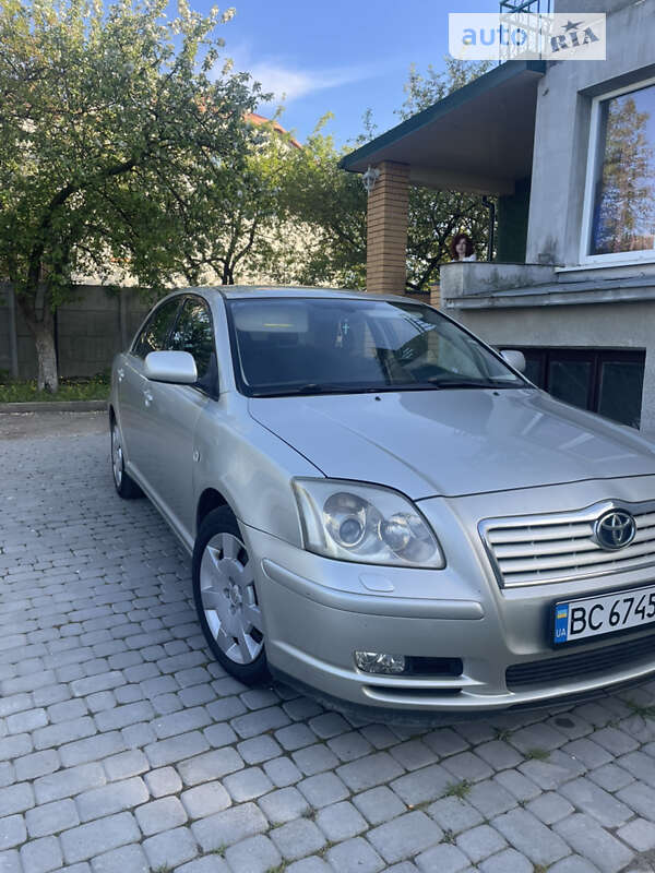 2003 toyota avensis