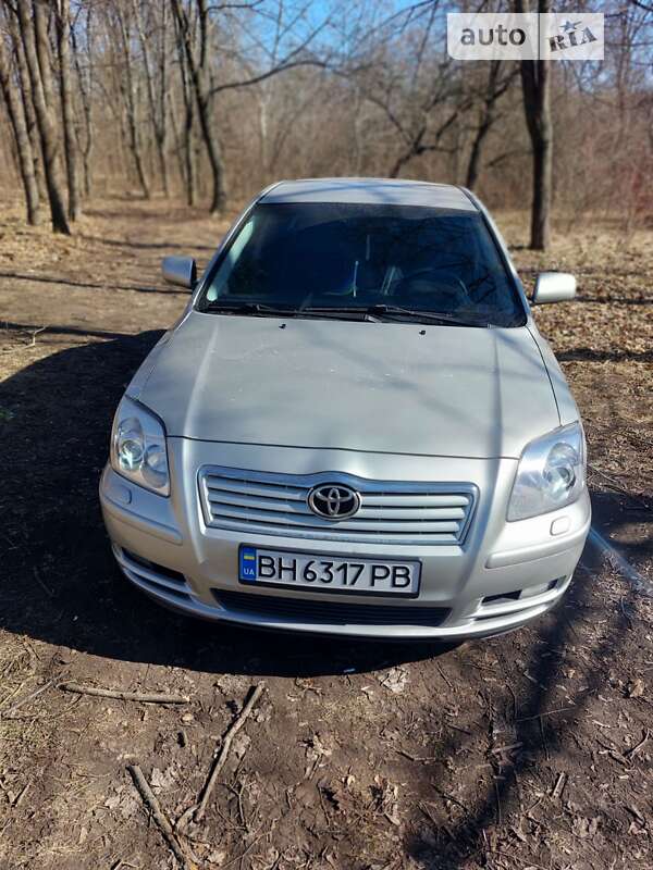 2003 toyota avensis