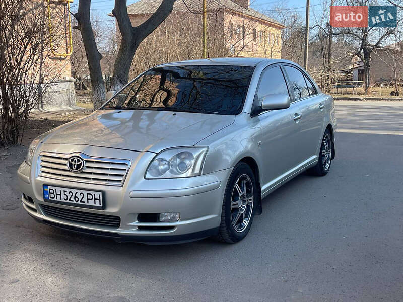 2004 toyota avensis