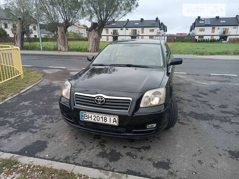 2004 toyota avensis