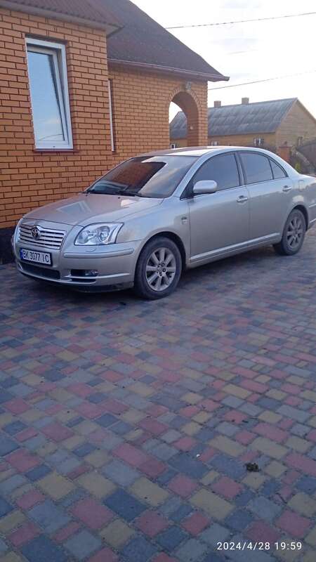 2004 toyota avensis