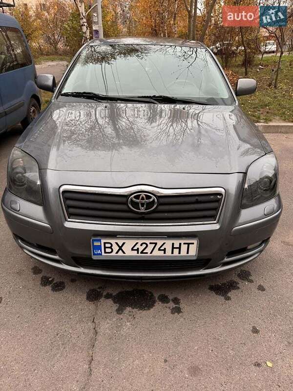 2003 toyota avensis