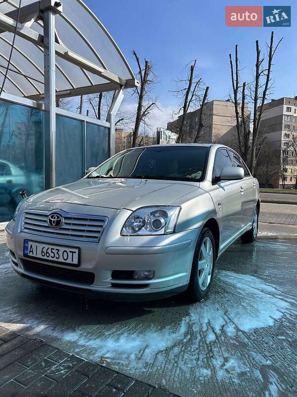2004 toyota avensis