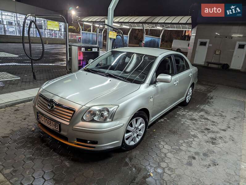2003 toyota avensis