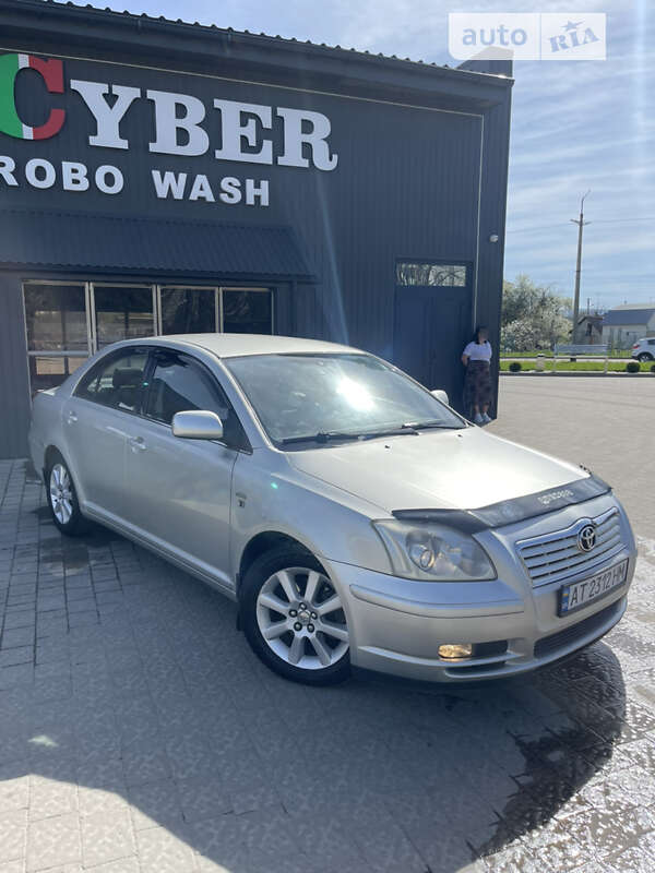 2004 toyota avensis