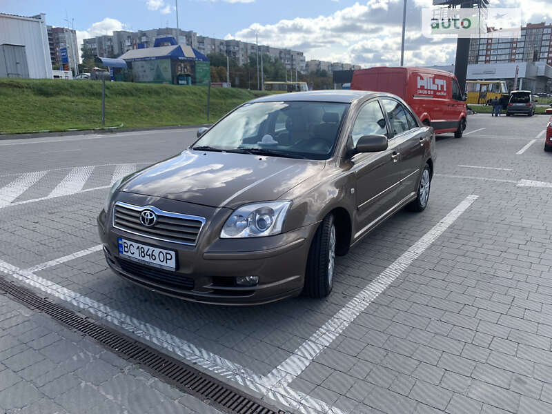 2004 toyota avensis