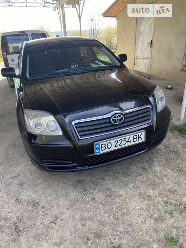 2003 toyota avensis