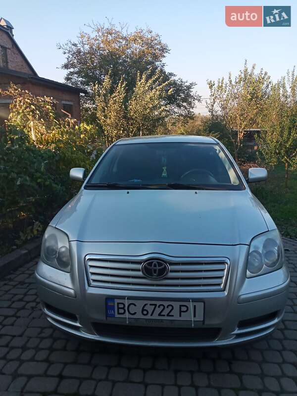 2003 toyota avensis