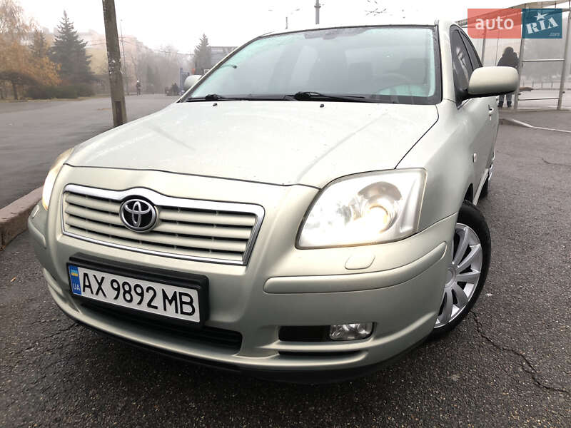 2005 toyota avensis