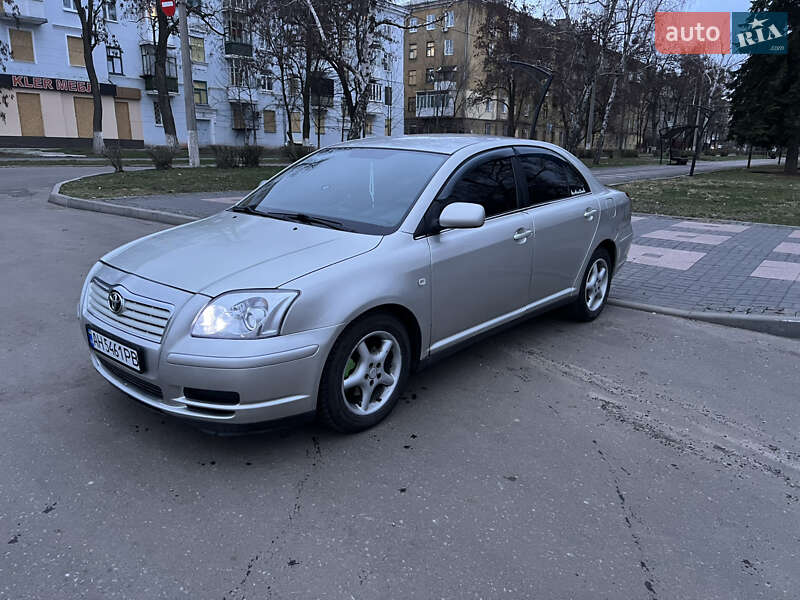 2003 toyota avensis