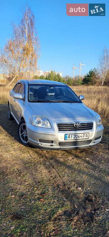 2003 toyota avensis