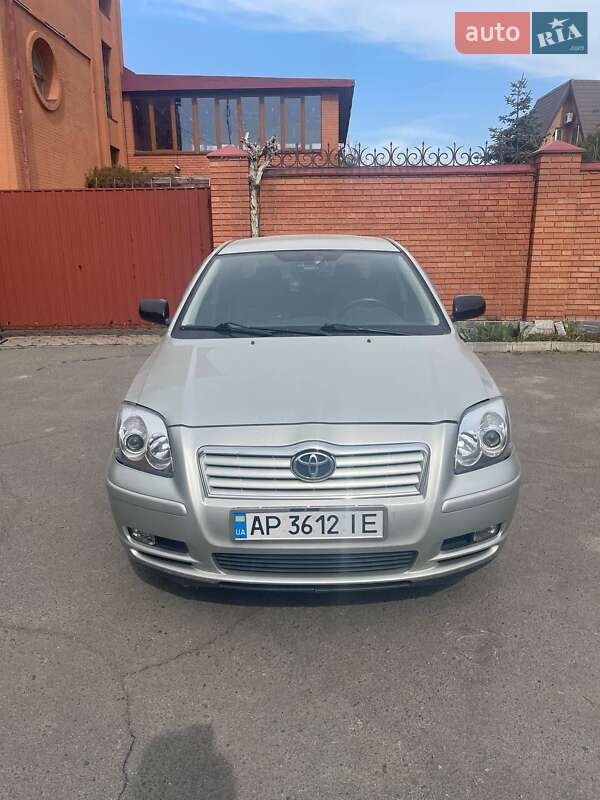 2003 toyota avensis