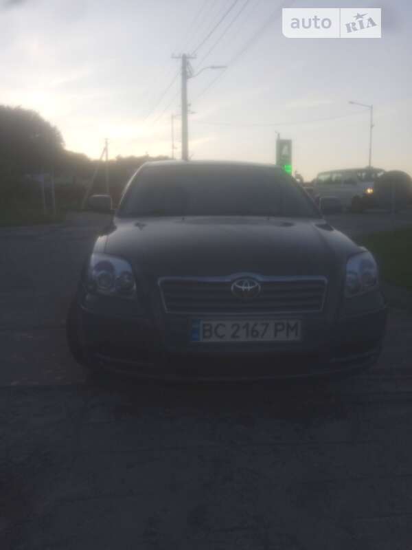 2003 toyota avensis