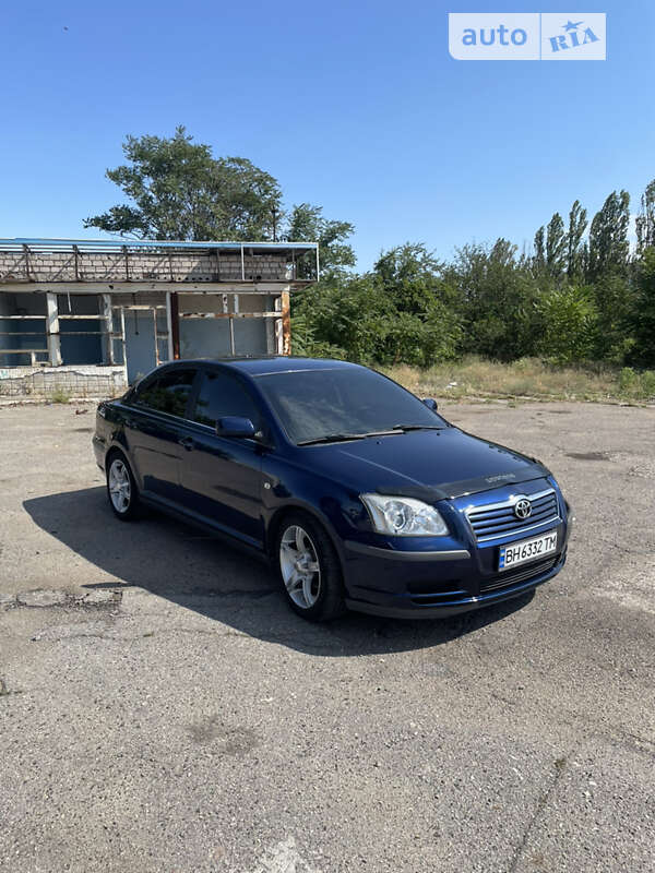 2003 toyota avensis
