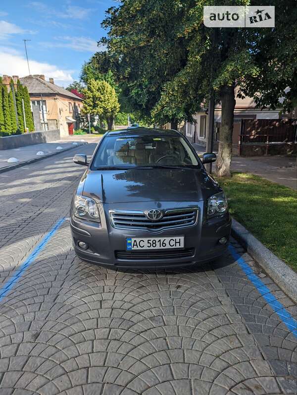 2008 toyota avensis