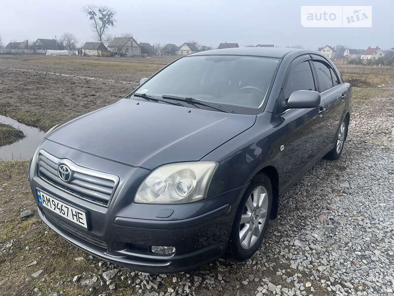2005 toyota avensis
