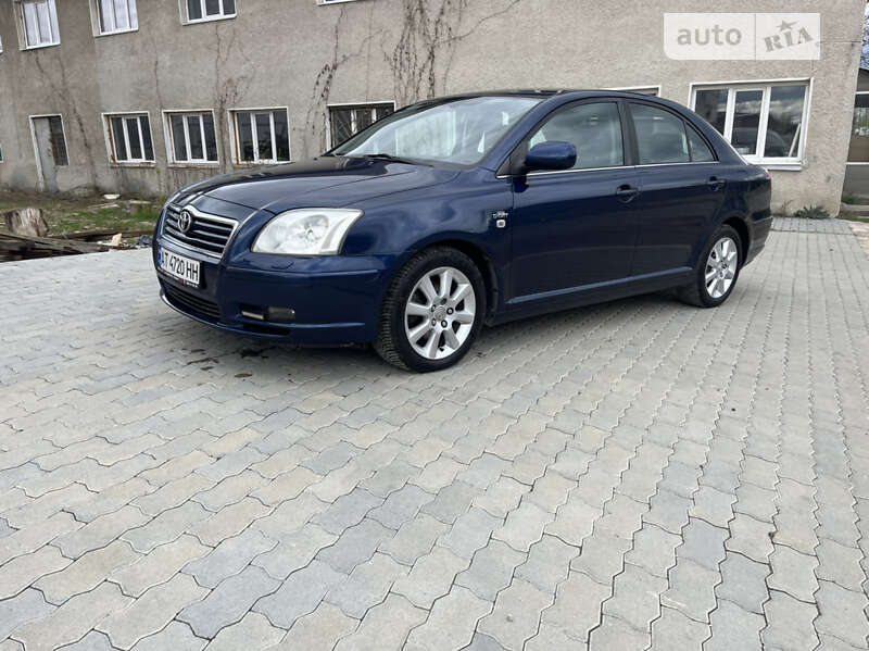 2005 toyota avensis
