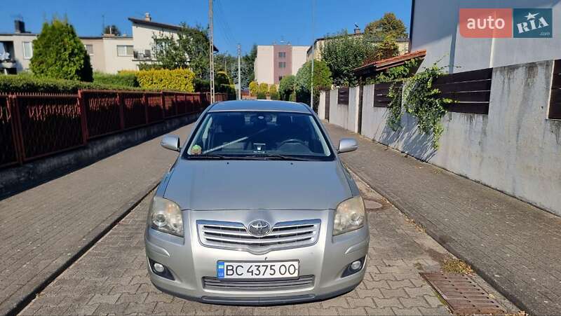 2007 toyota avensis