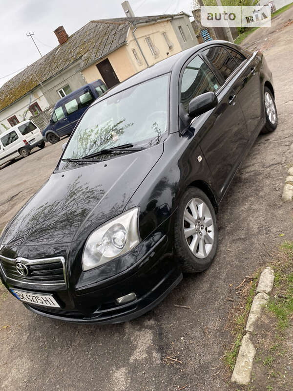 2004 toyota avensis